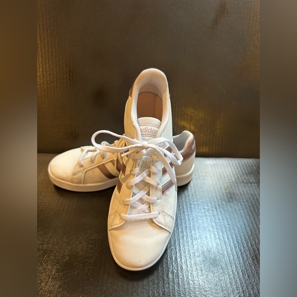Adidas Cloudfoam Advantage Sneakers with Rose Gold Stripes Size 5 1/2 - Picture 1 of 9